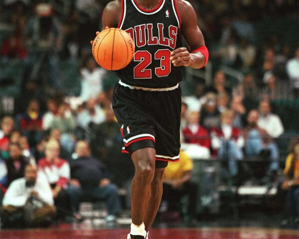 Michael Jordan: The Defensive Maestro | Lockdown Perimeter Dominance