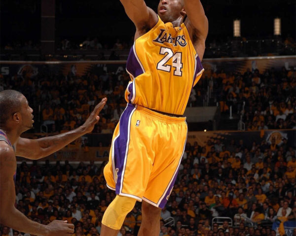 Kobe's shooting gestures are handsome and accurate