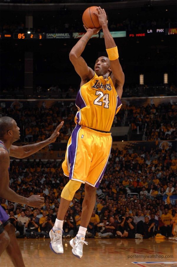 Kobe's shooting gestures are handsome and accurate