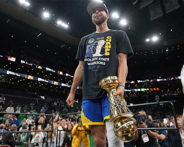 Stephen Curry's Signature Moves: Mastering the Artistry of Basketball