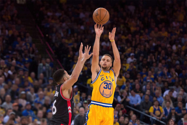 Stephen Curry's Magical Moments: The Art of Basketball