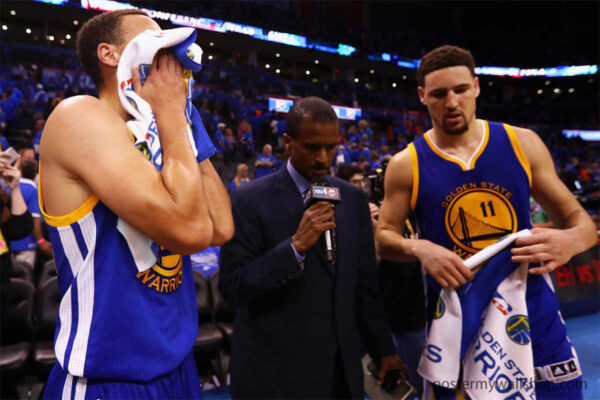 Stephen Curry: The Ultimate Team Player with a Golden Touch