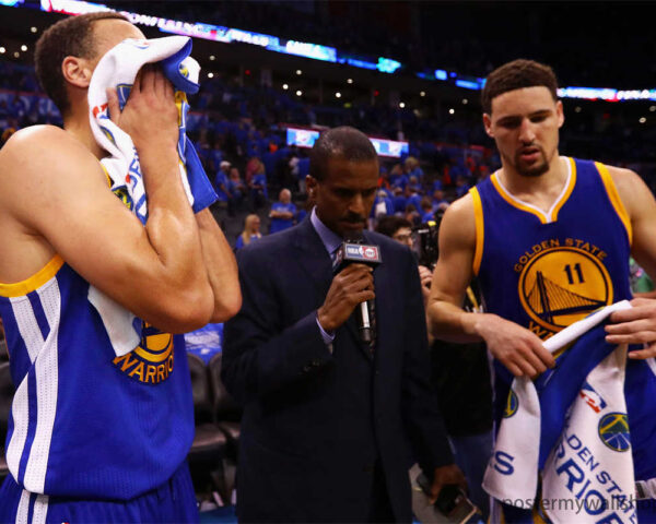 Stephen Curry: The Ultimate Team Player with a Golden Touch