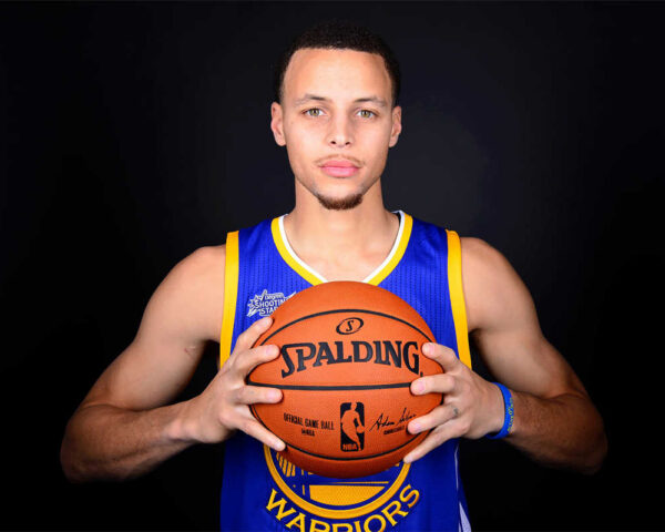 Stephen Curry: The Ultimate Fan Magnet in the Basketball World