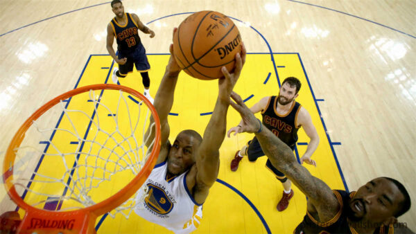 Stephen Curry's Shooting Artistry Fans Mesmerized