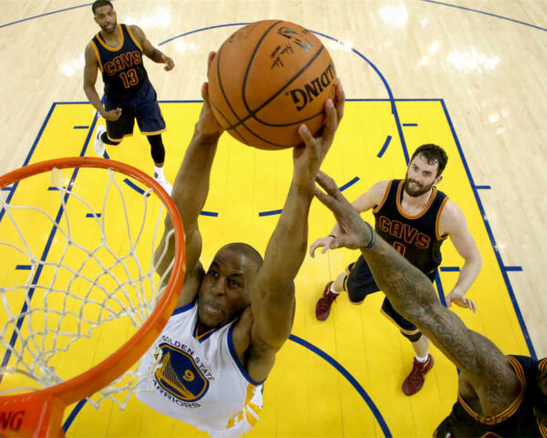 Stephen Curry's Shooting Artistry Fans Mesmerized