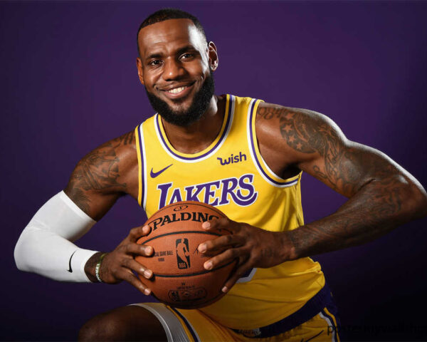 The LeBron James Phenomenon: A Spectacle of Basketball Greatness