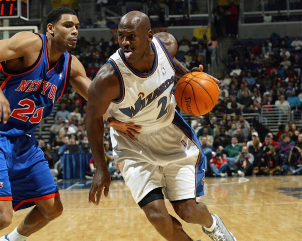 NBA Michael Jordan: The Team Player and Competitor