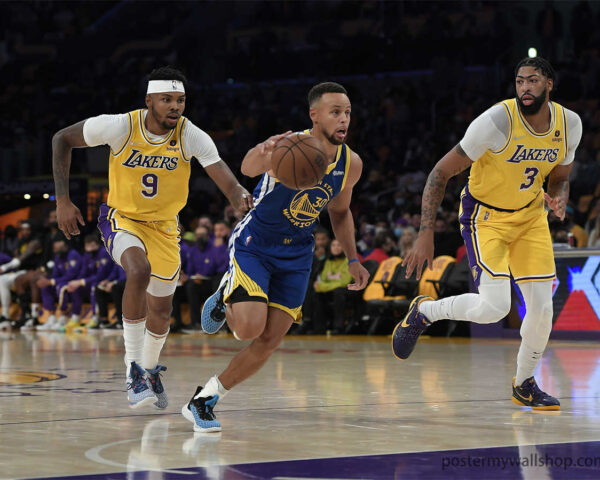 Stephen Curry's Fanatic Fandom: A Love Story in Motion