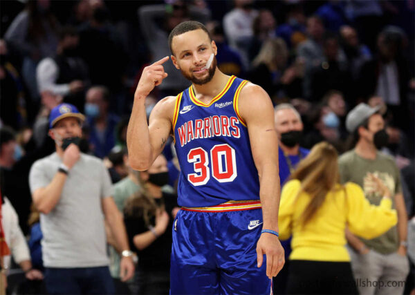 Stephen Curry: The Magician of Off-Ball Movement